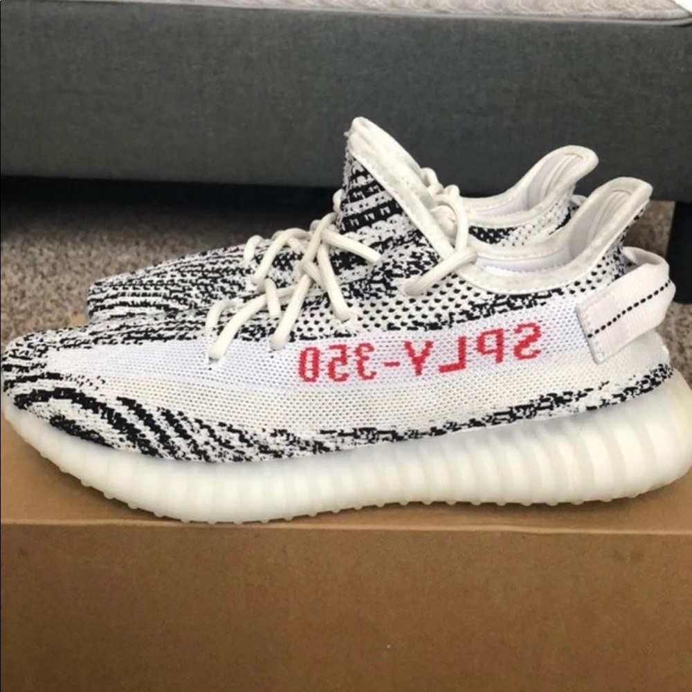 YEEZY BOOST 350 v2 Zebra